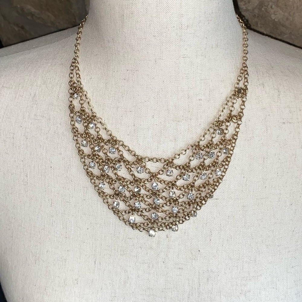 GOLD TONE STATEMENT NECKLACE WITH RHINESTONES